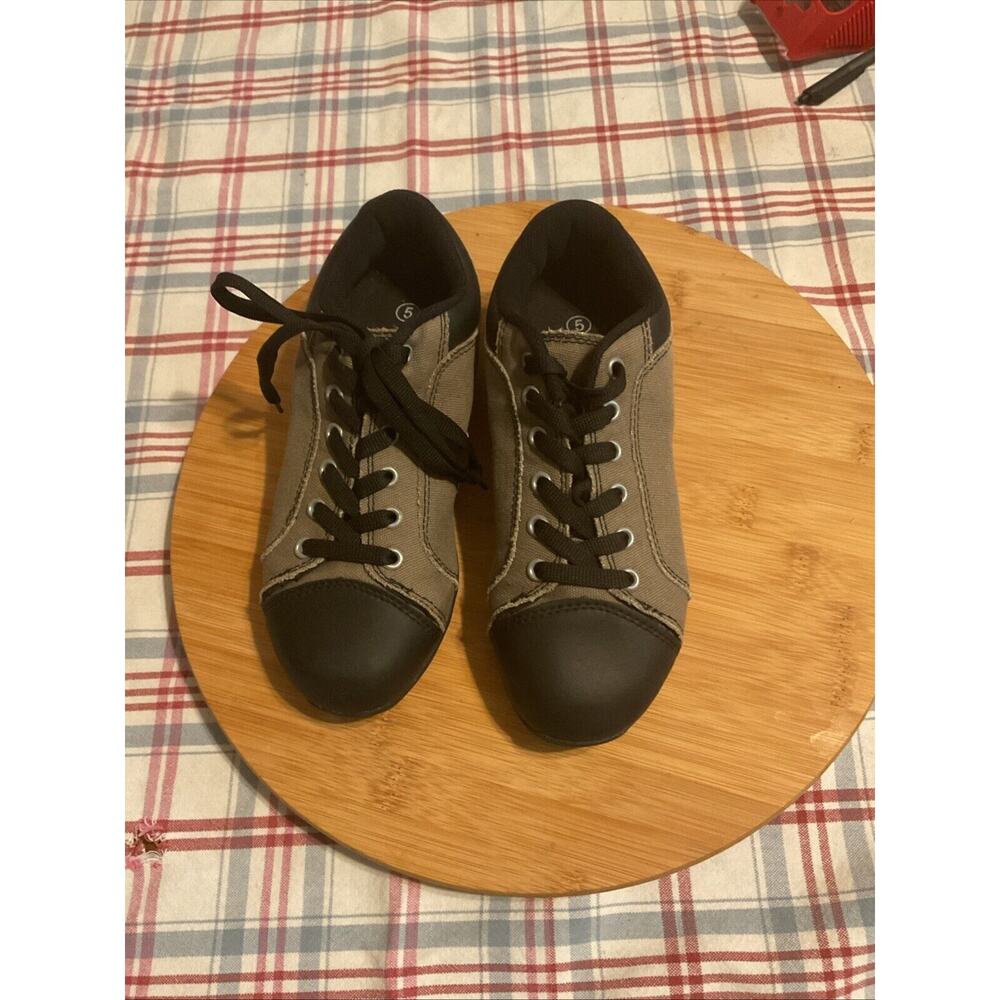 Gently Used Revolution Split Sole Dance Shoes Youth Size 5
